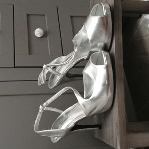 Preloved perfect silver Lulu Townsend party shoe